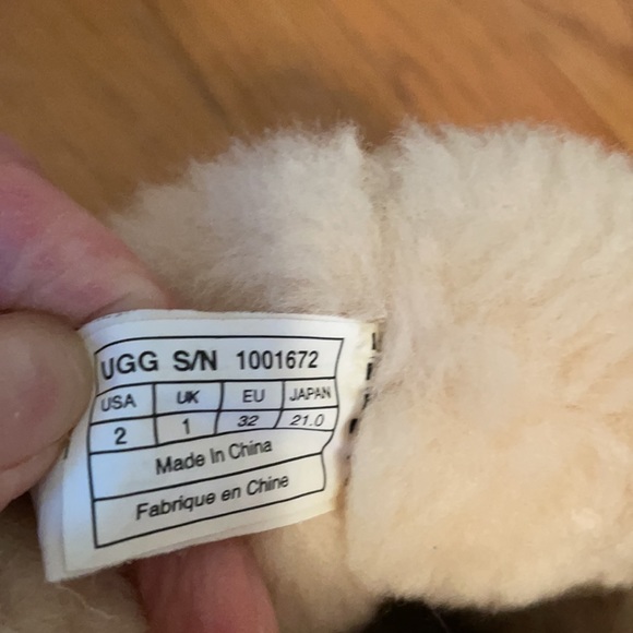 Ugg Elle Boots - Picture 5 of 8